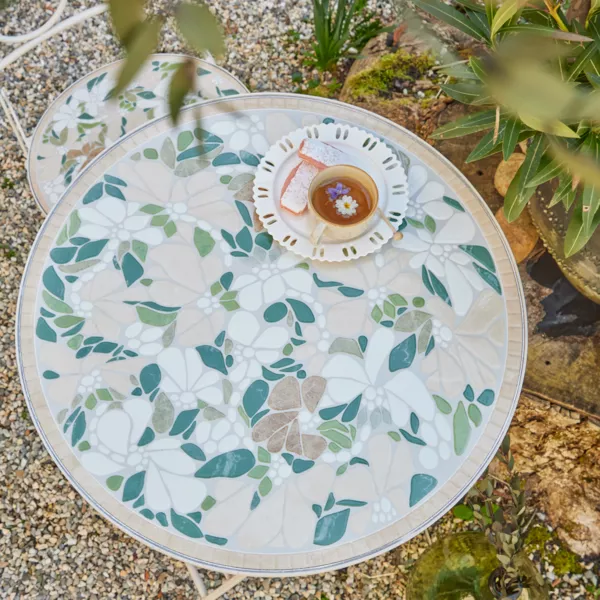 Mesa bistr redonda plegable en mosaico Ginebra Crema