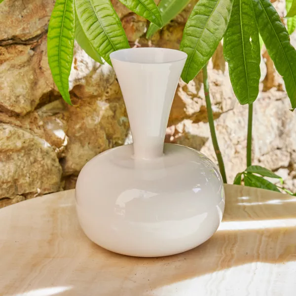 Vase en métal émaillé fait main (H23 cm) Cléa Blanc brillant