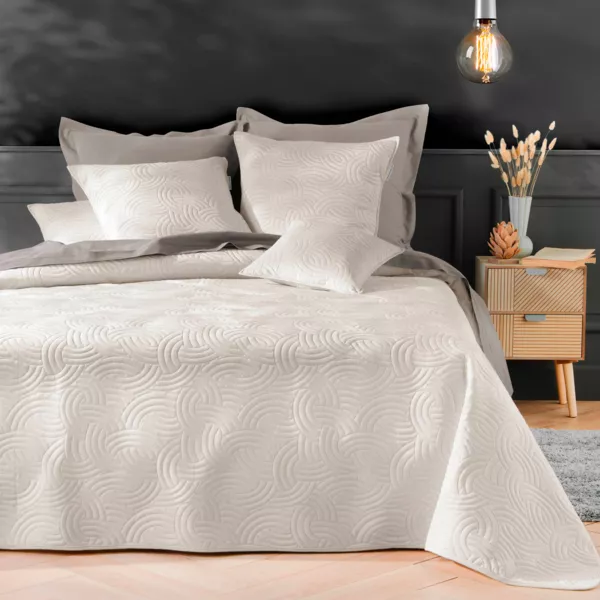 Couvre-lit matelassé et deux taies d'oreiller (240 x 260 cm) Solange Ecru