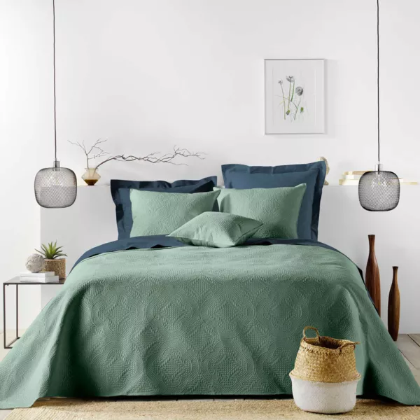 Colcha acolchada y dos fundas de almohada (220 x 240 cm) Romane Verde Pino
