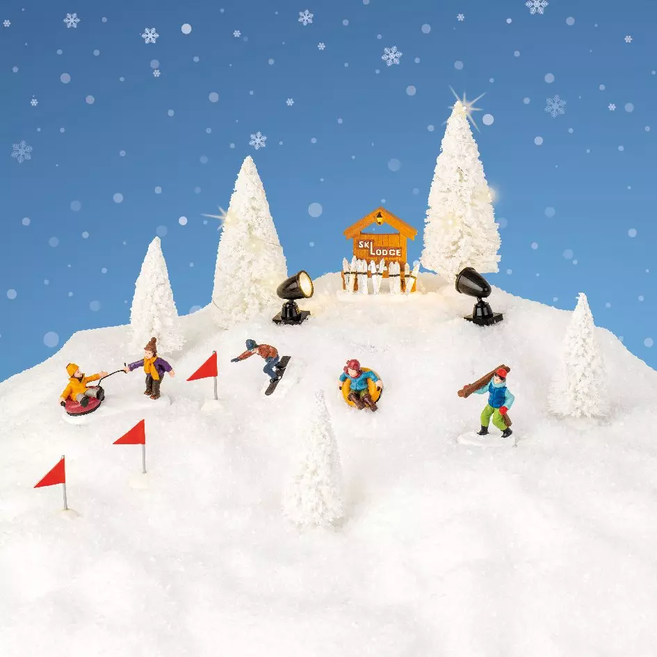 Set Figuren & Accessoires für Weihnachtsdorf mit weißen Tannen -  Weihnachtsdörfer - Eminza