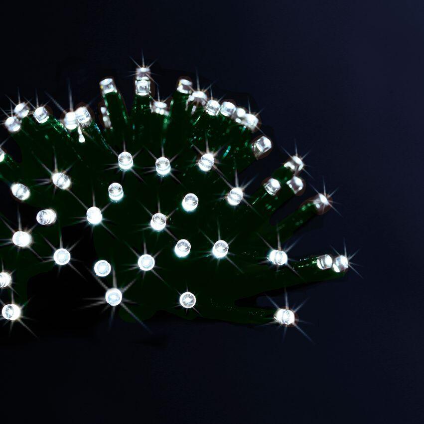 Guirlandes LED solaires : créer une déco de Noël extérieure lumineuse à  moindre coût - EcoInfos