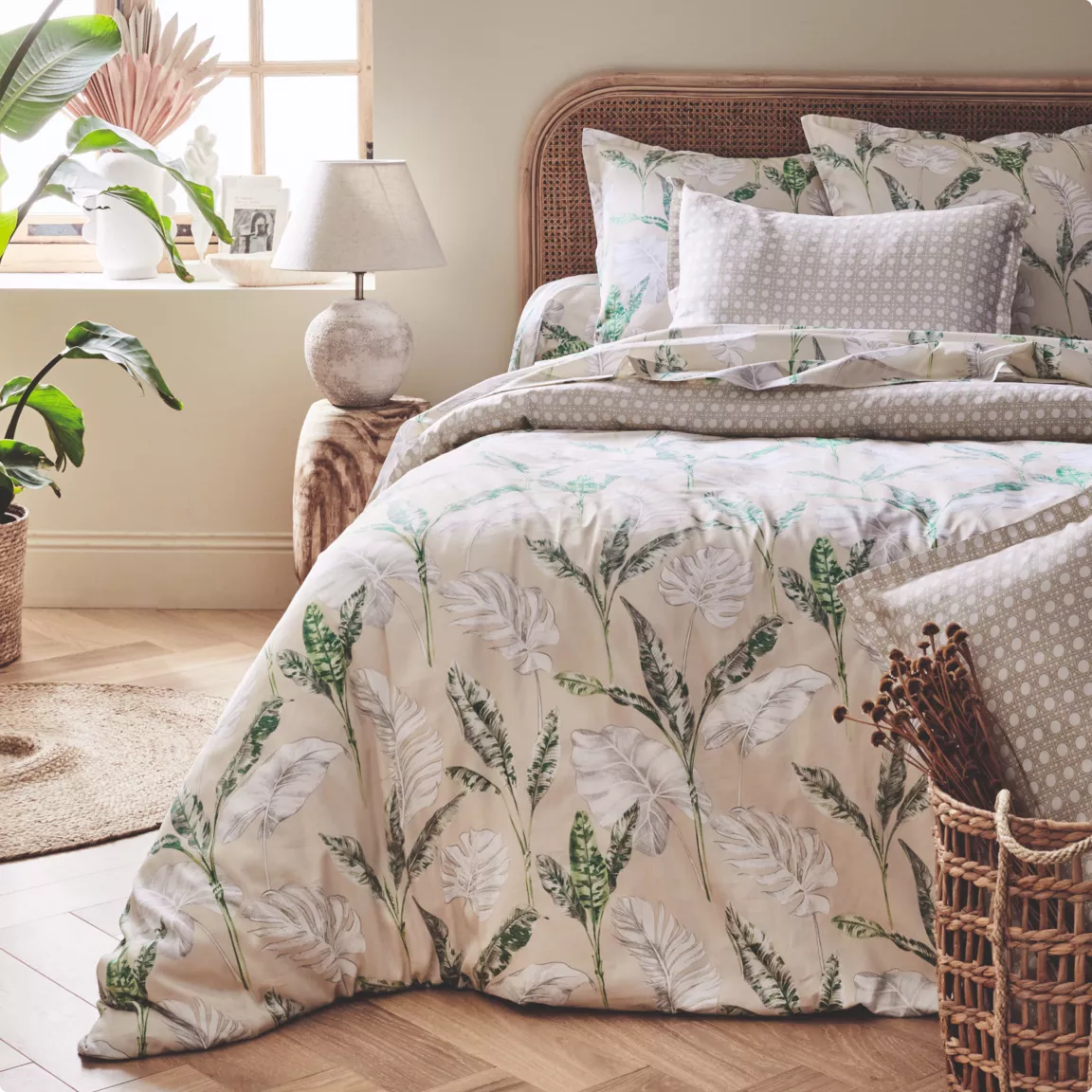 Funda de almohada cuadrada en saten de algodon 65 x 65 cm Voyage Verde Ropa de cama Eminza