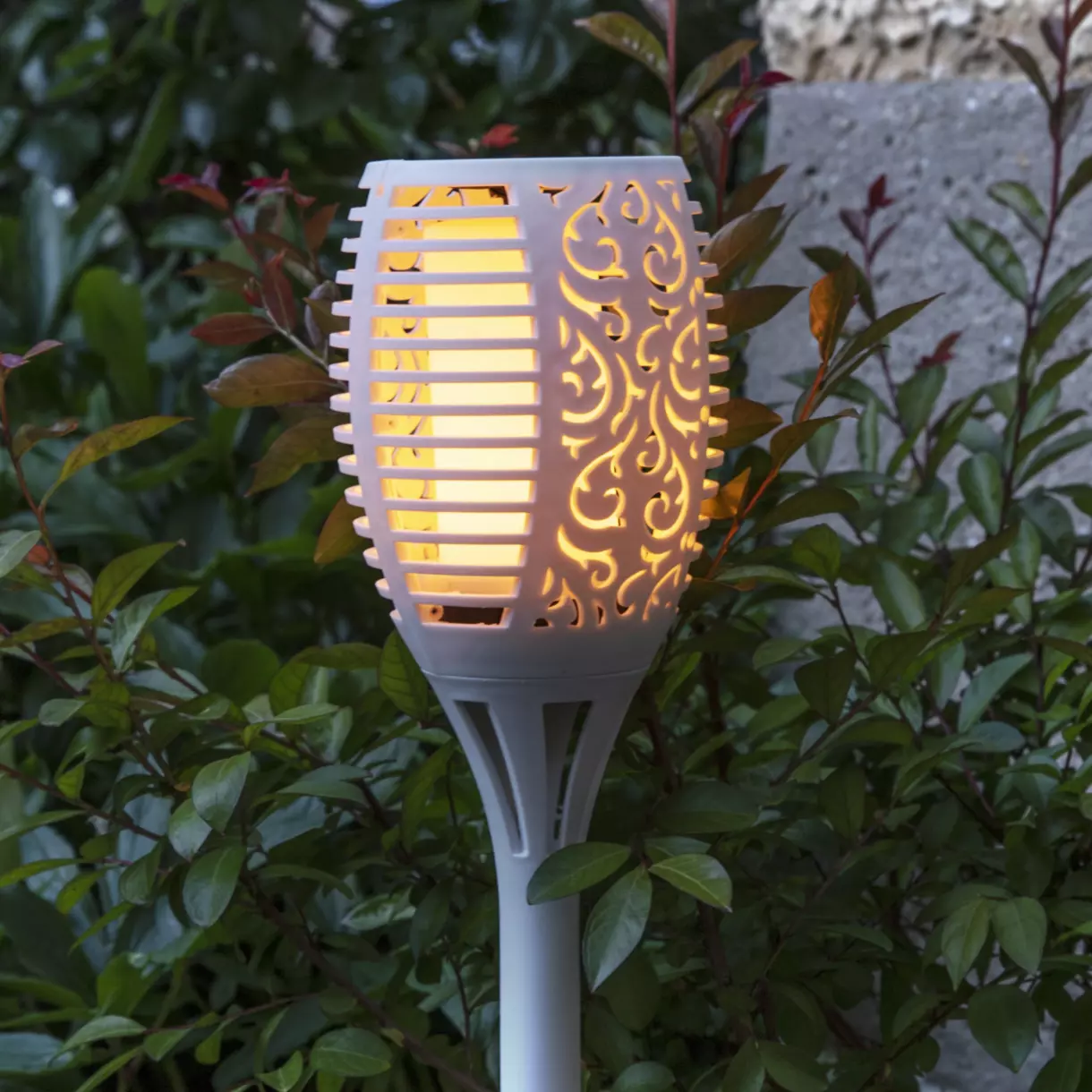 Borne de jardin solaire effet Flamme Arabesque - Blanche 1