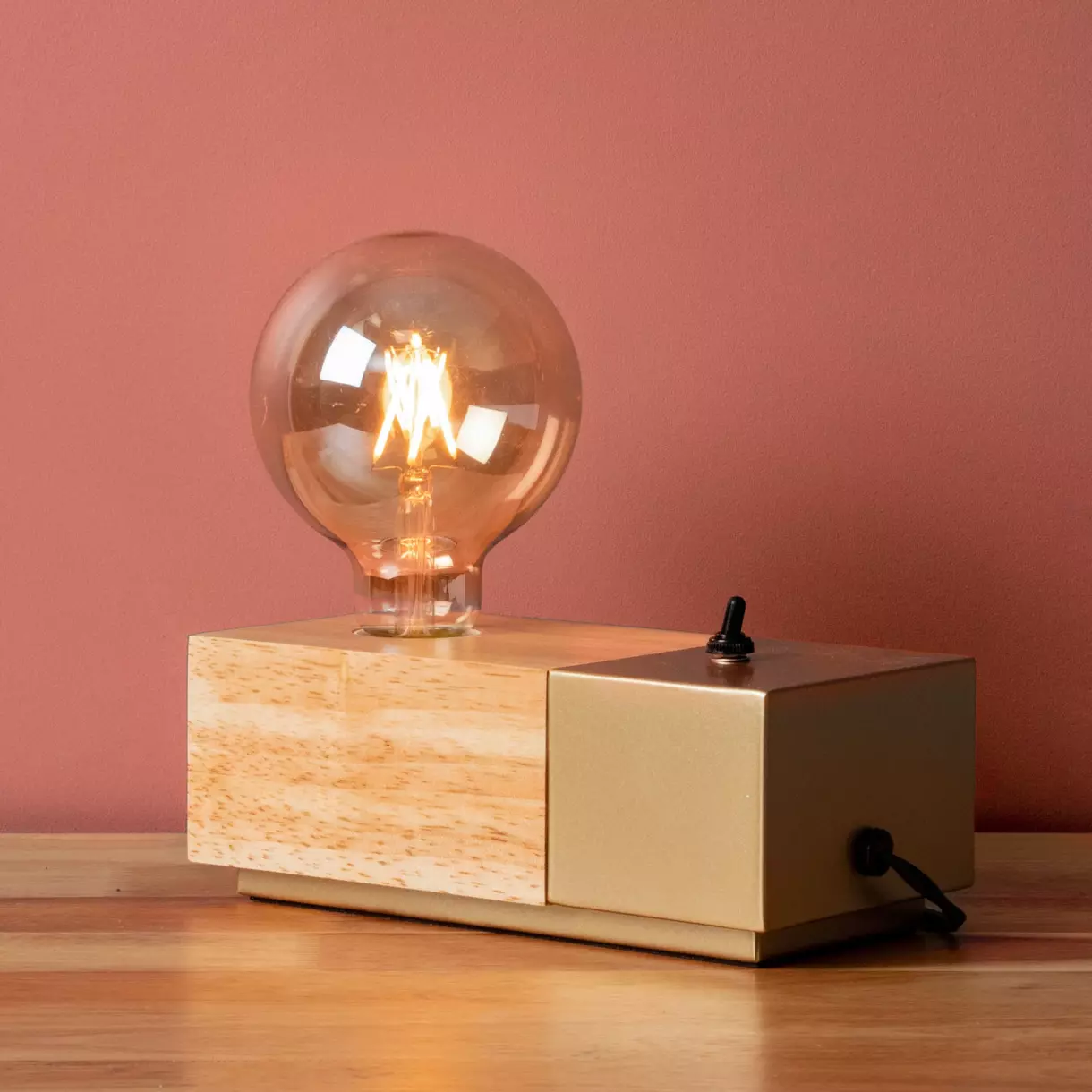 Lampe à poser Cyrus Dorée 1