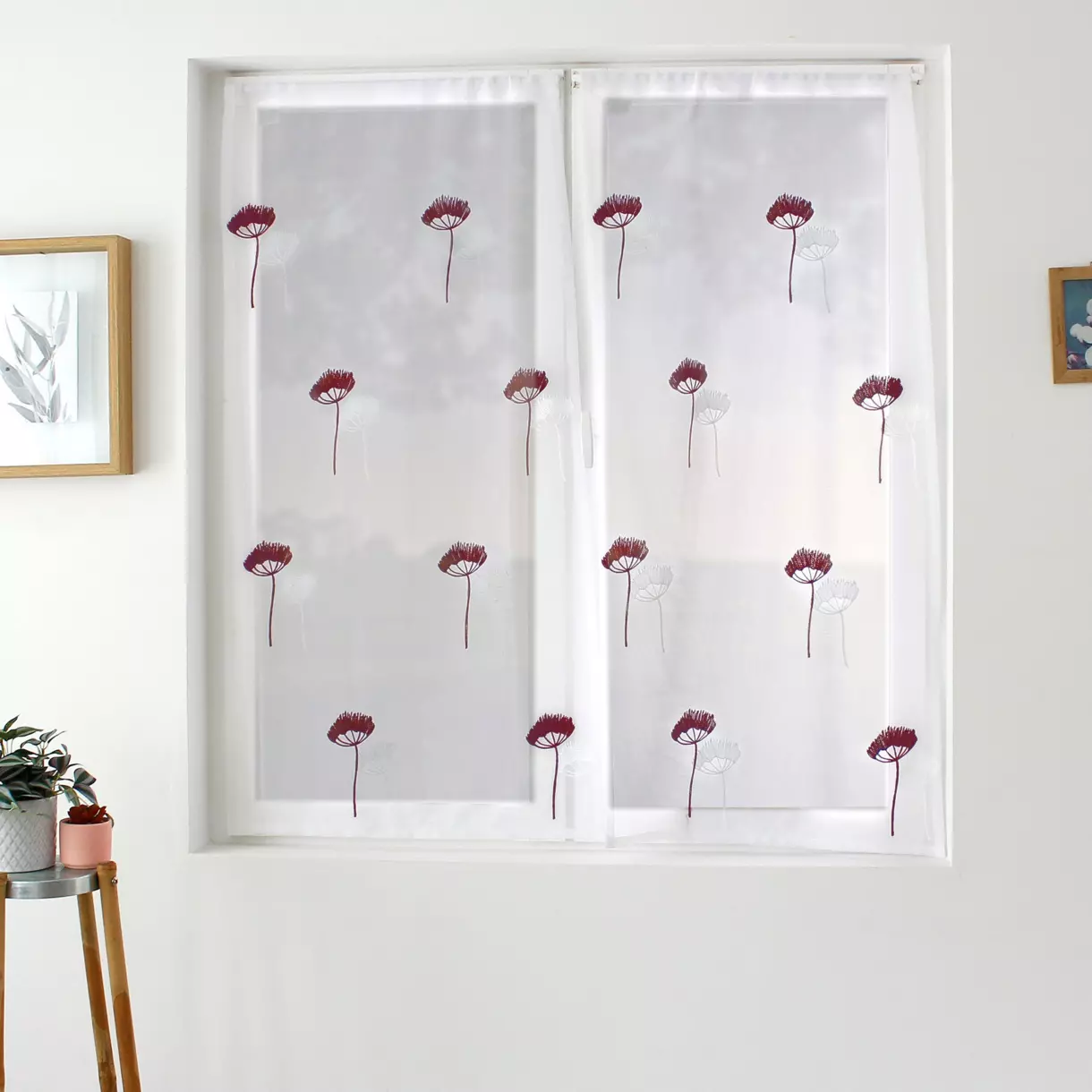 Par de visillos bordados (60 x 160 cm) Cosmos Burdeos 1