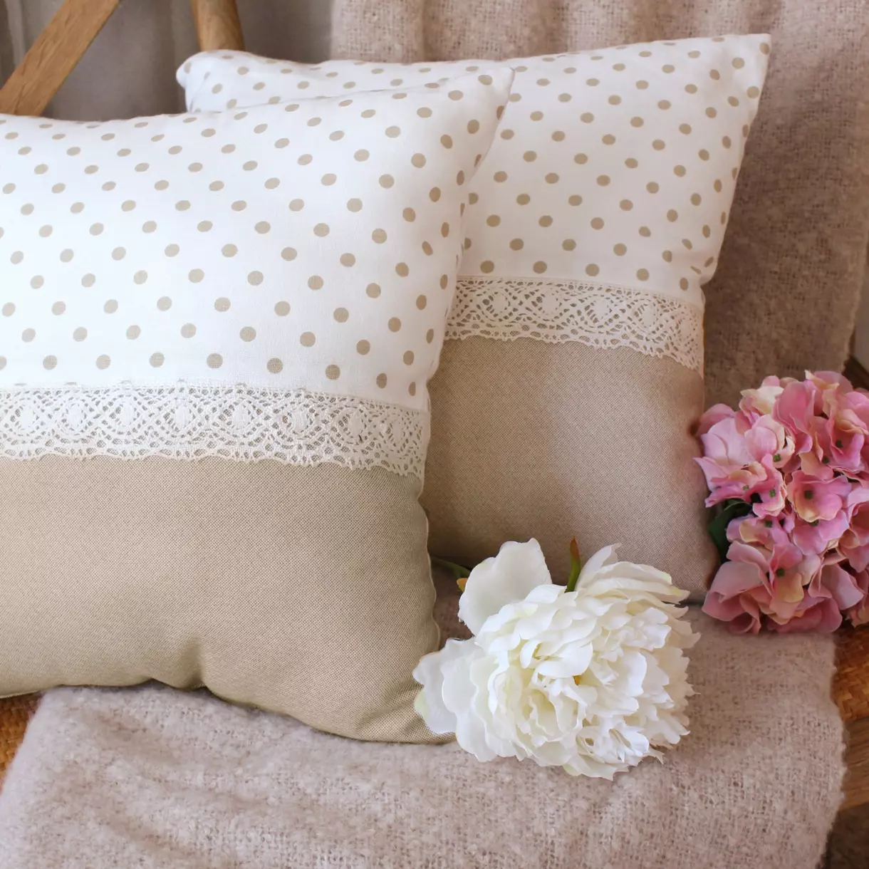 Coussin carré (40 cm) Romantique dentelle Ecru 1
