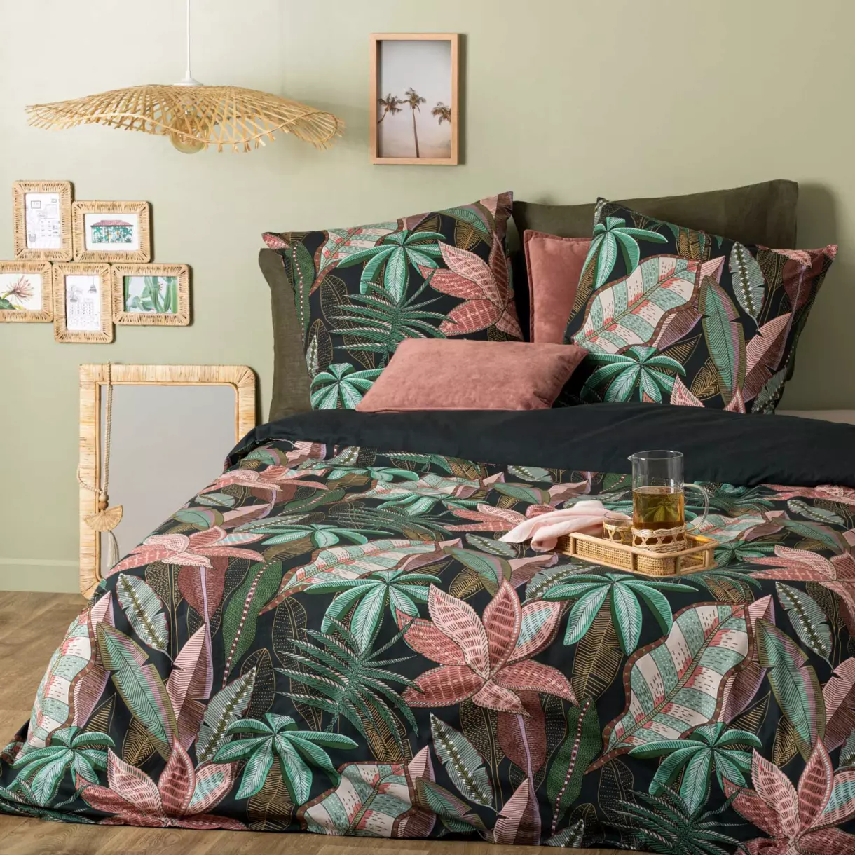 Housse de couette et deux taies coton (240 cm) Nikau Verte 1