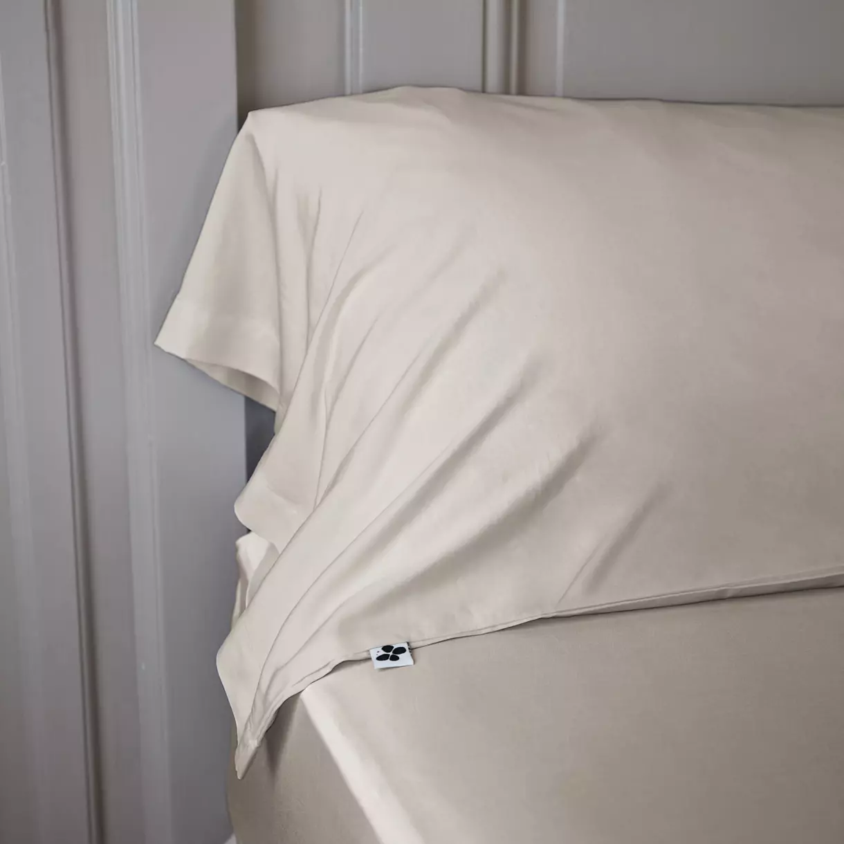 Funda de almohadón alargado en satén de bambú (L185 cm) Salomé Beige pampa