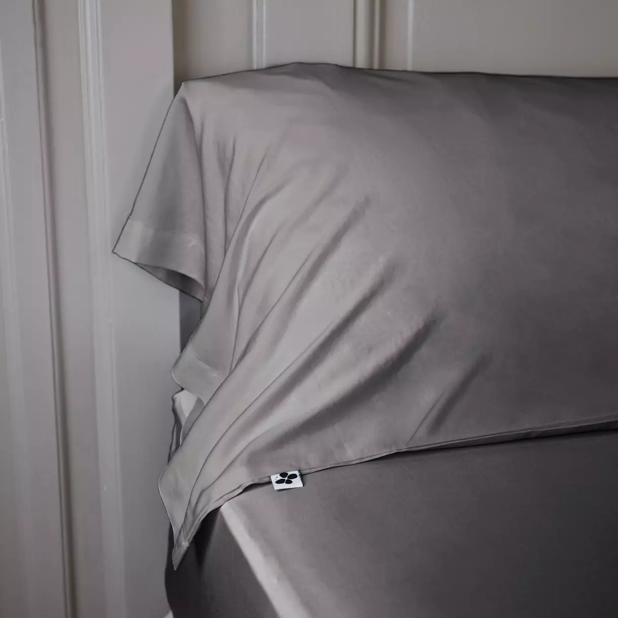 Taie de traversin satin de bambou (L185 cm) Salomé Gris granit 1