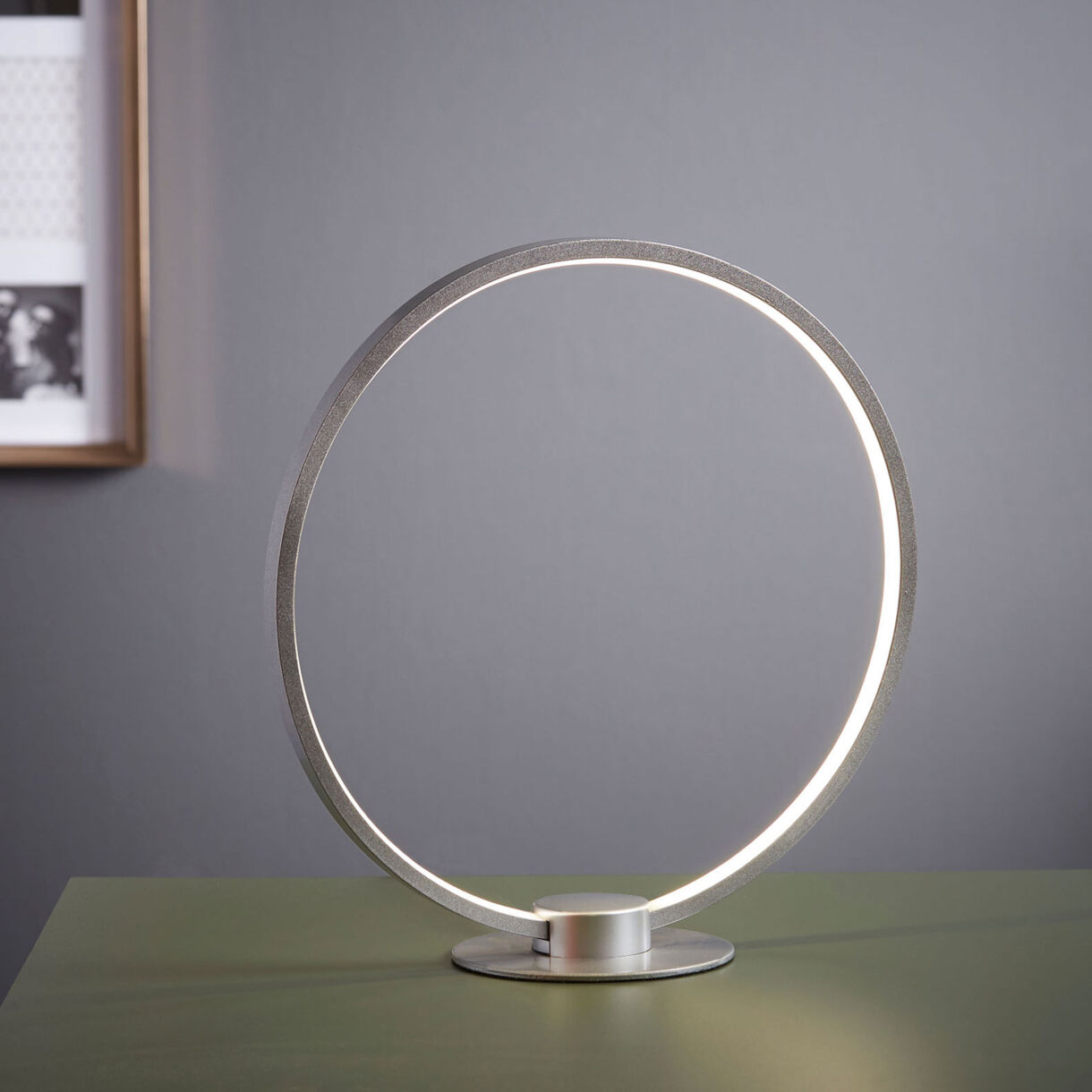 Lámpara de mesa moderna LED (D29,5 cm) Cercle Plata