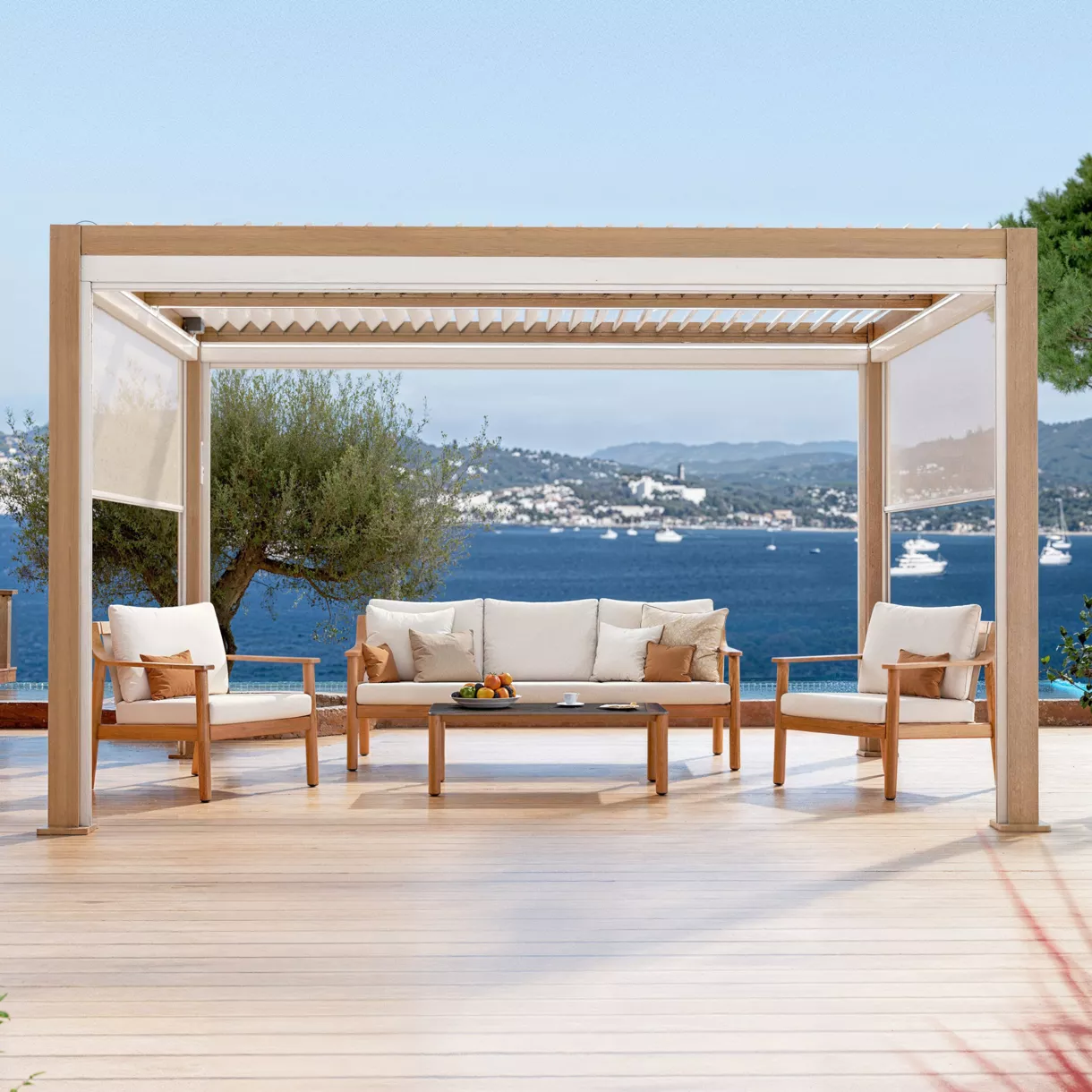 Motorisierte bioklimatische Wandpergola Aluminium und LED (3 x 4 m) New Holzfarben