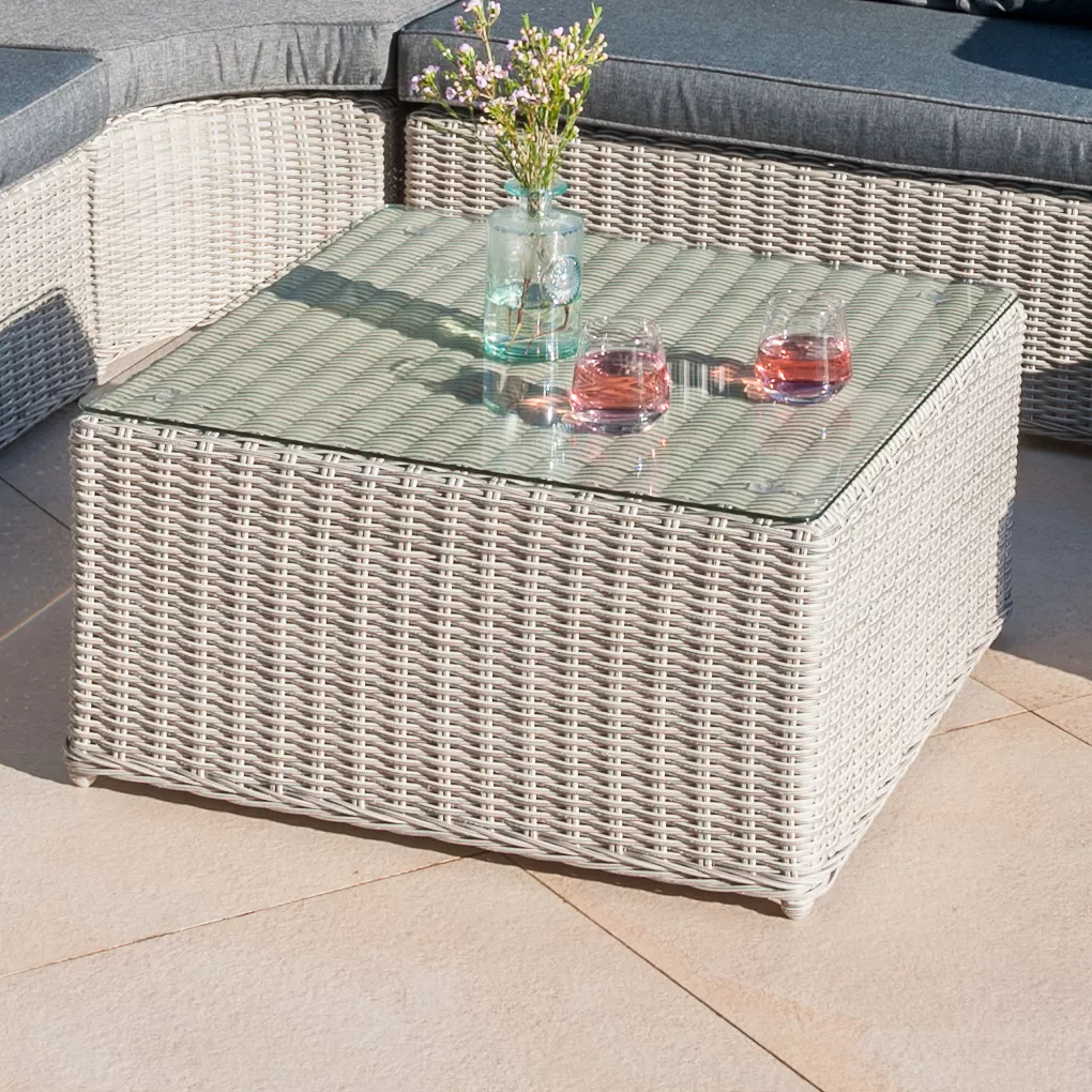 Mesa de salón de jardín cuadrada en resina trenzada Calvi - Gris