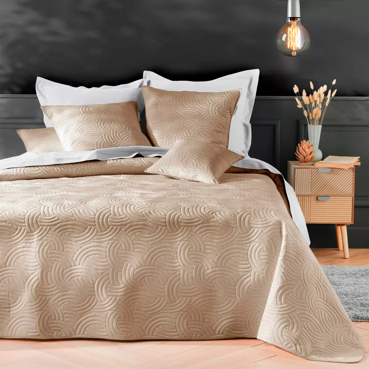 Couvre-lit matelassé et taies d'oreiller velours (240 x 220 cm) Solange Beige