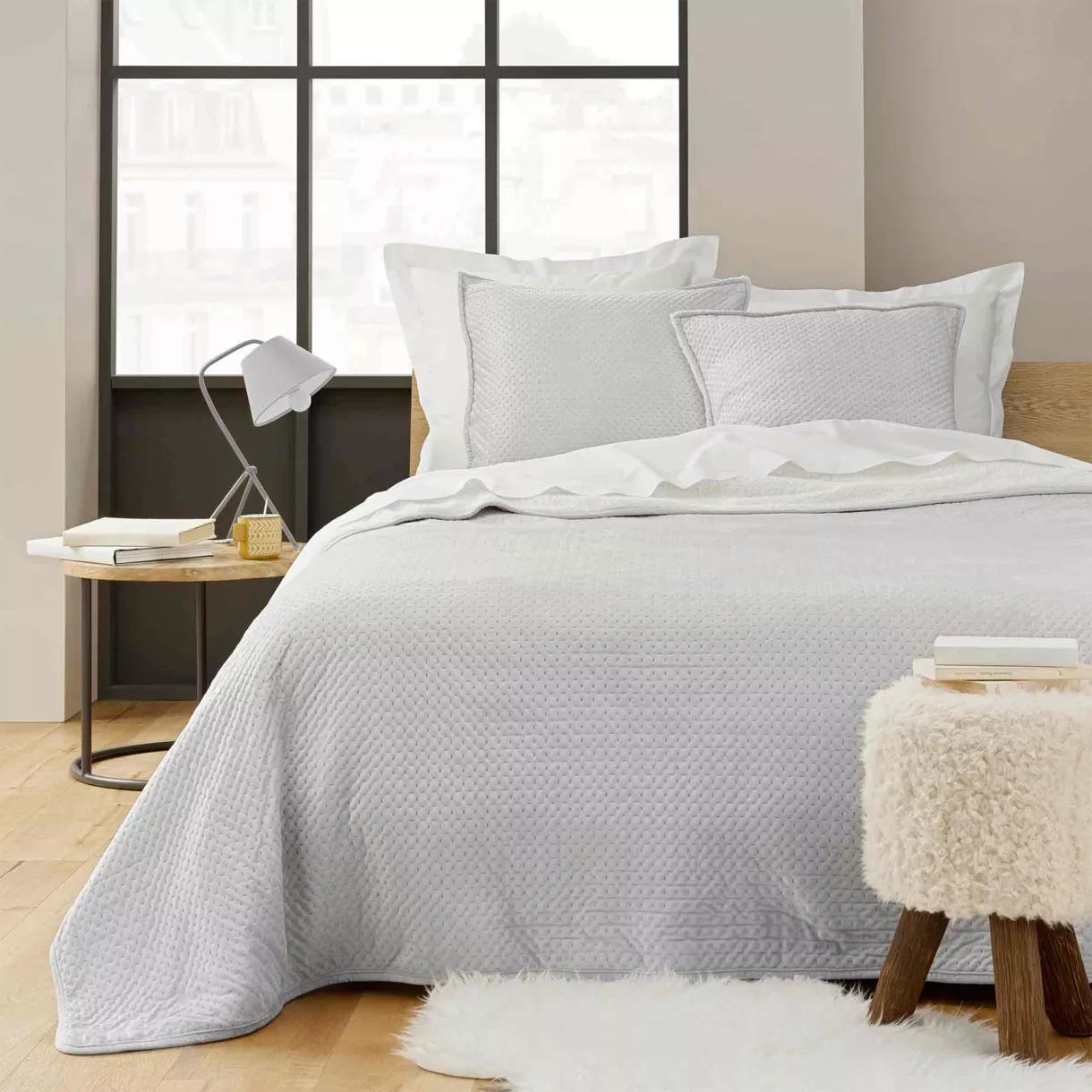 Couvre-lit matelassé et taies d'oreiller velours / sherpa (240 x 220 cm) Mylène Gris / blanc 