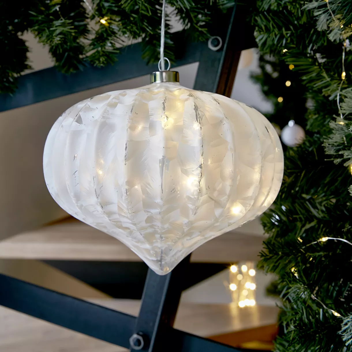 Suspension lumineuse en verre à piles 15 LED (D20 cm) Oignon Glacée Blanc chaud