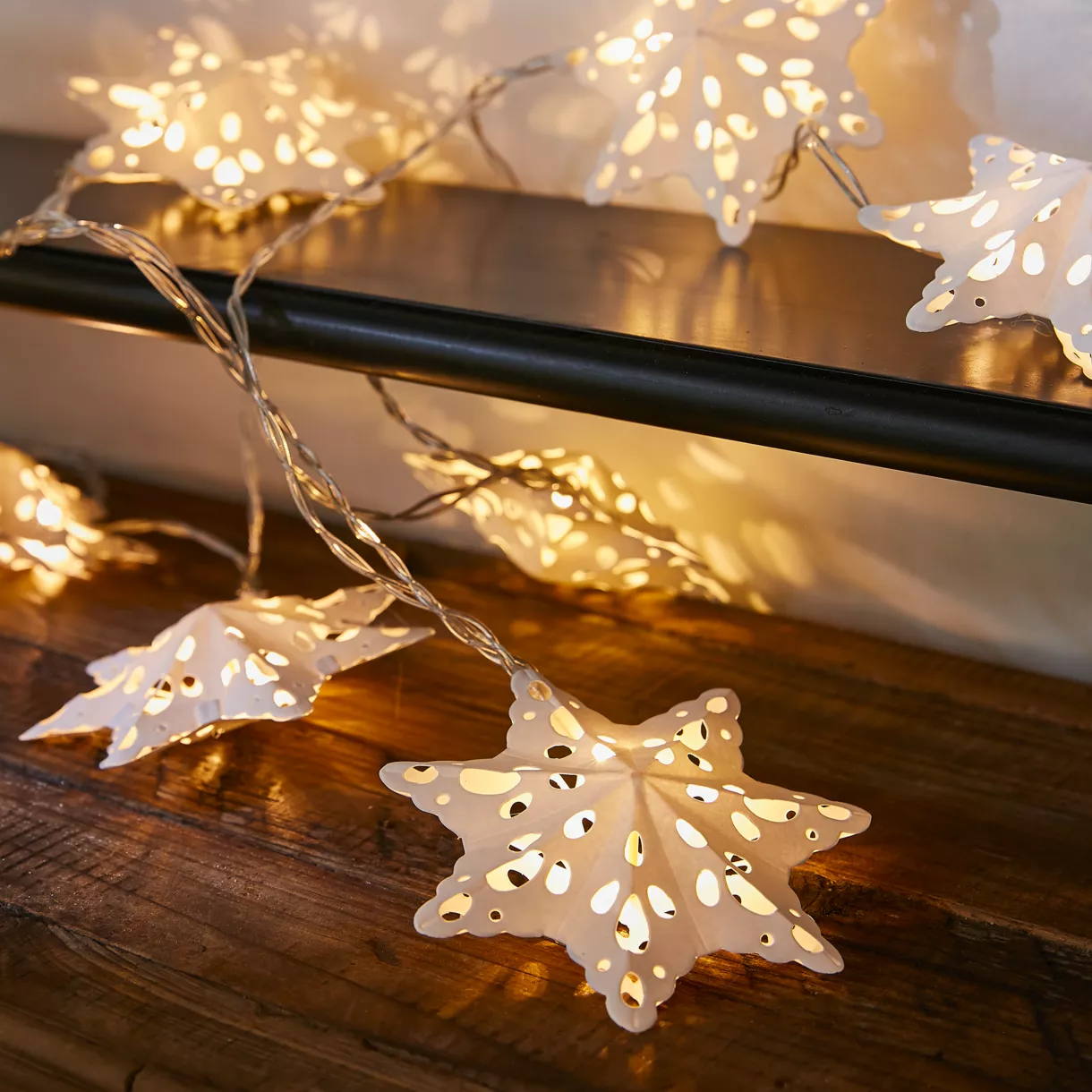 Lichtslinger op batterijen 10 LED (2,25 m) Sneeuwvlokken van papier Warm wit