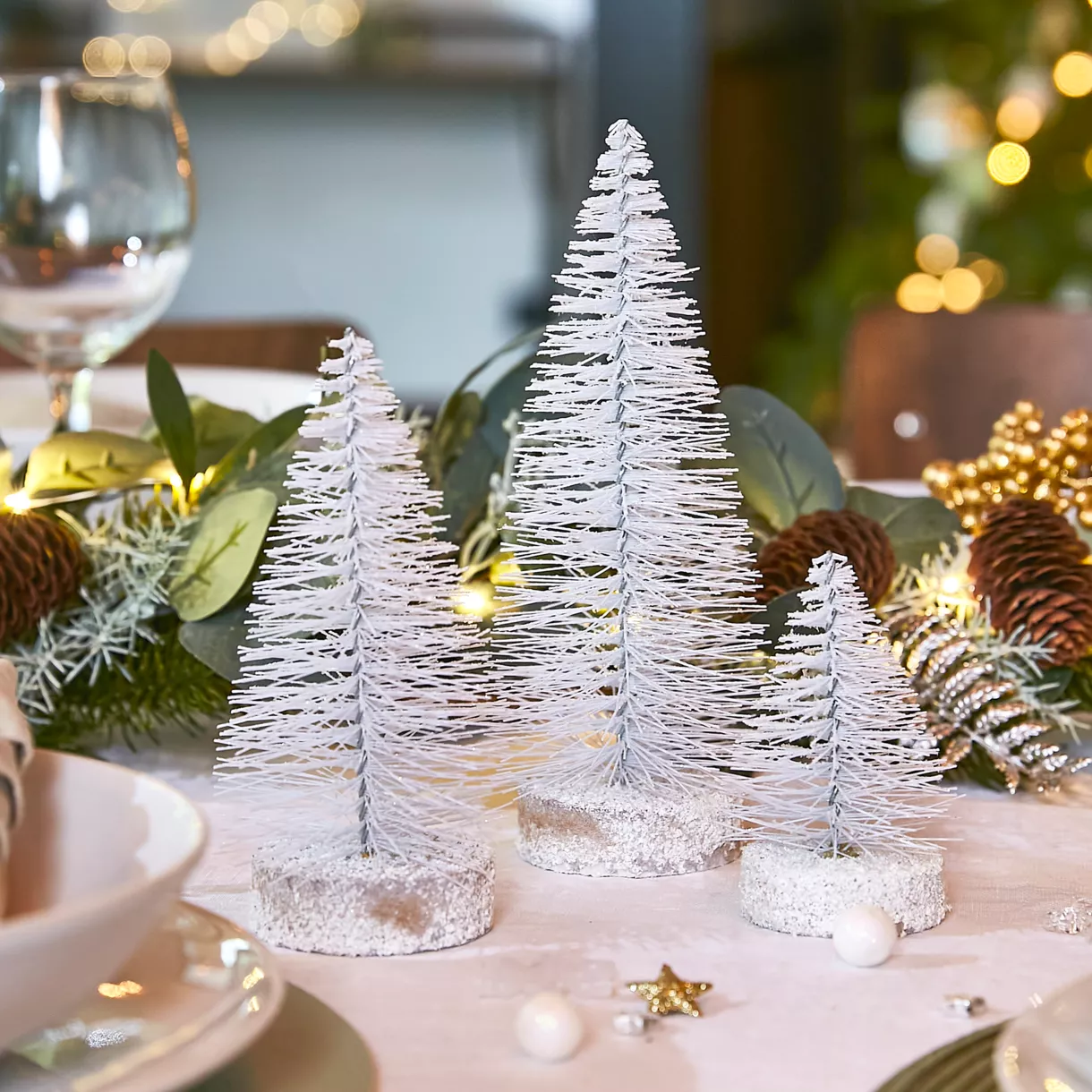 Conjunto de decoraciones para dispersar 3 pinos Blanco 1