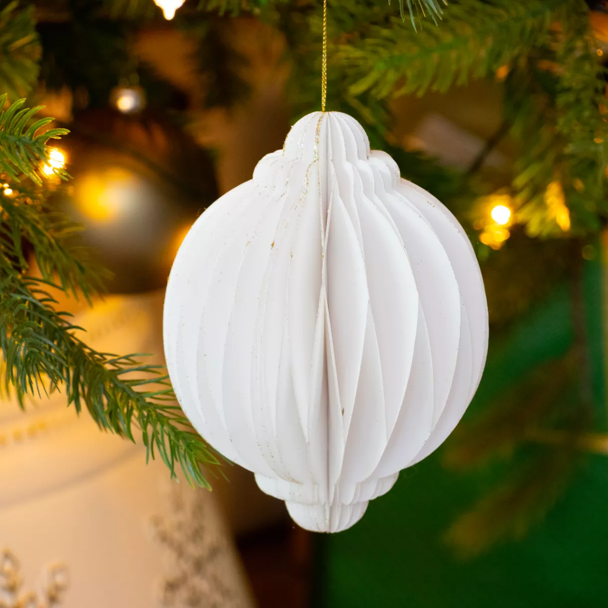eminza Oignon en papier à suspendre (H15 cm) Fermeture Magnétique Blanc
