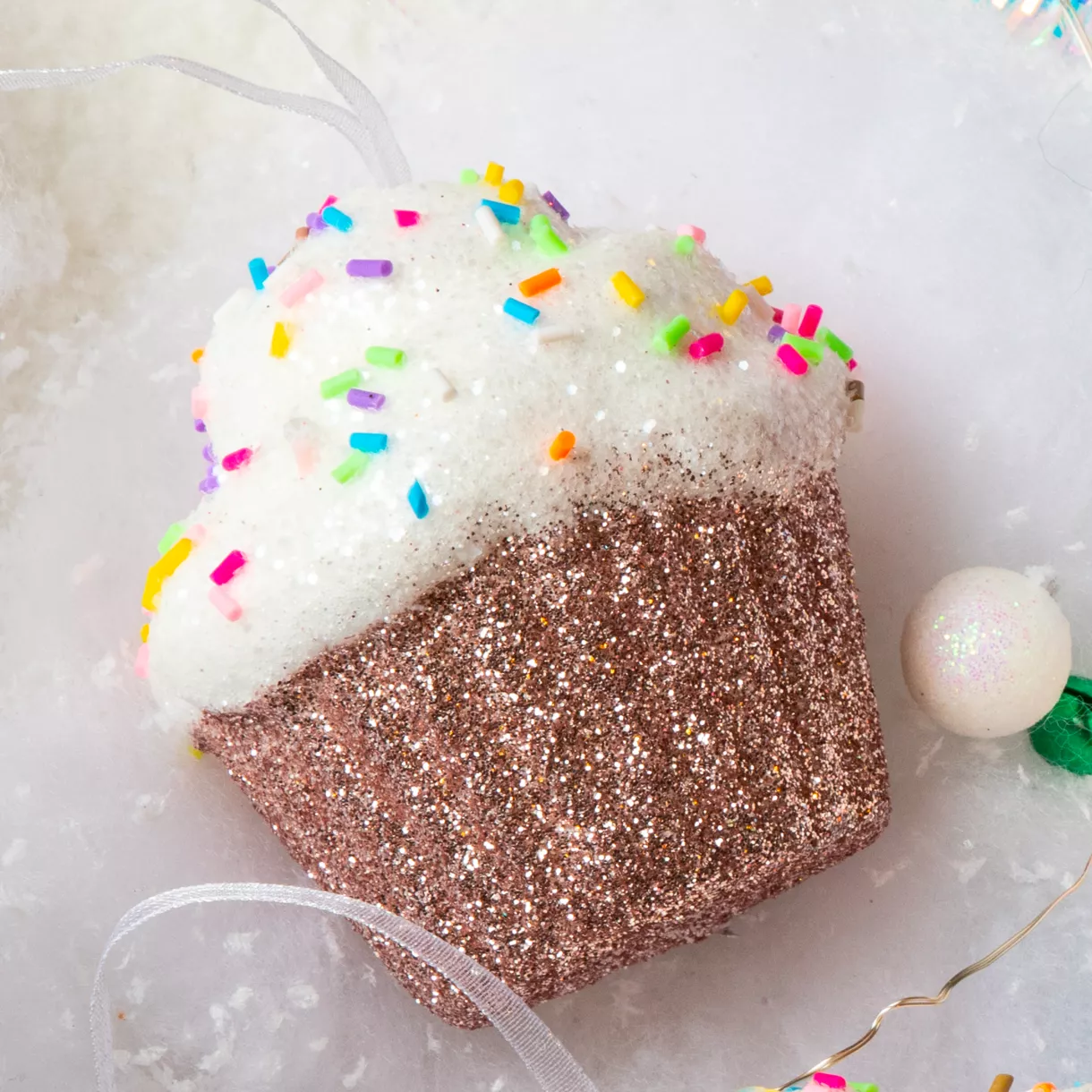 Cupcake de Noël à suspendre (H7 cm) Gourmandise Rose pailleté
