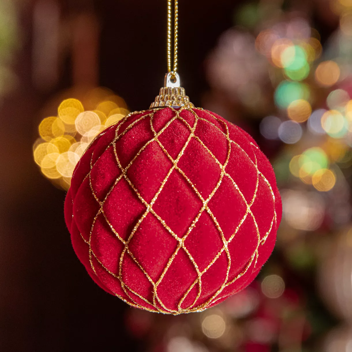 Lot de 12  Boule plastique a/paillettes or et carreaux dia8.00cm rouge noel/or