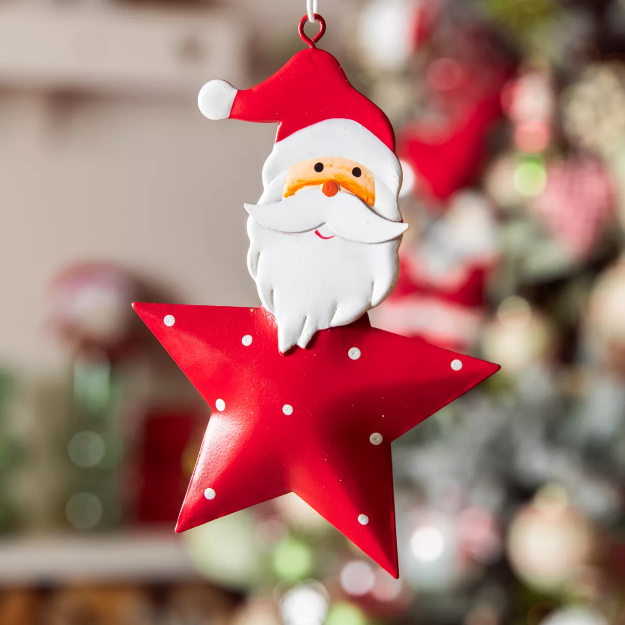 Metalen Kerstman om op te hangen (H12 cm) Ster en stippen Rood