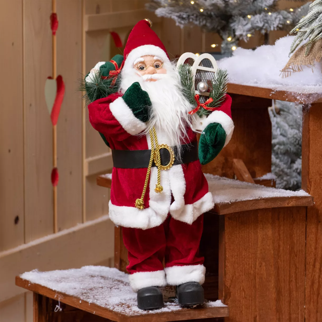 Traditionele Kerstman (H60 cm) Emile op sneeuwschoenen