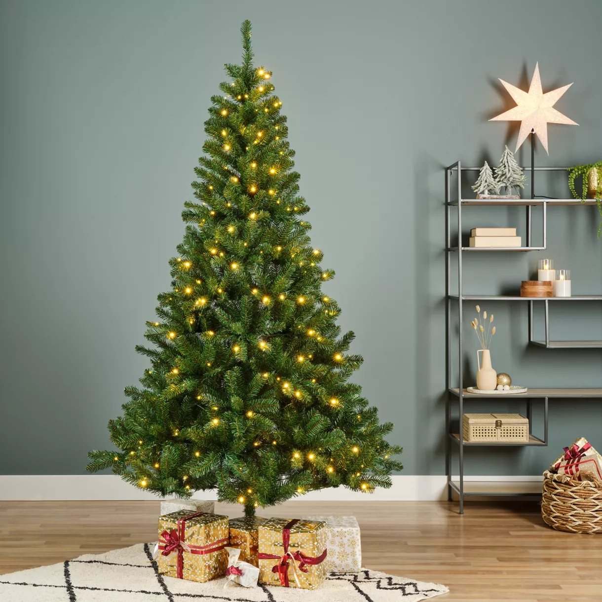 Künstlicher beleuchteter Weihnachtsbaum 200 LED H150 cm King Tannengrün
