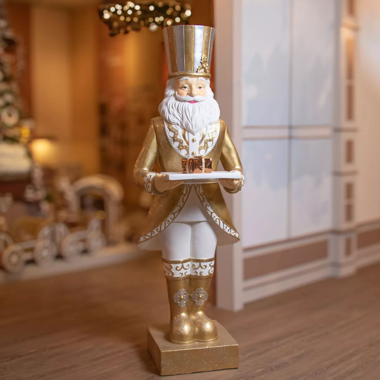 Père Noël Géant (H175 cm) Gabriel costumé Or