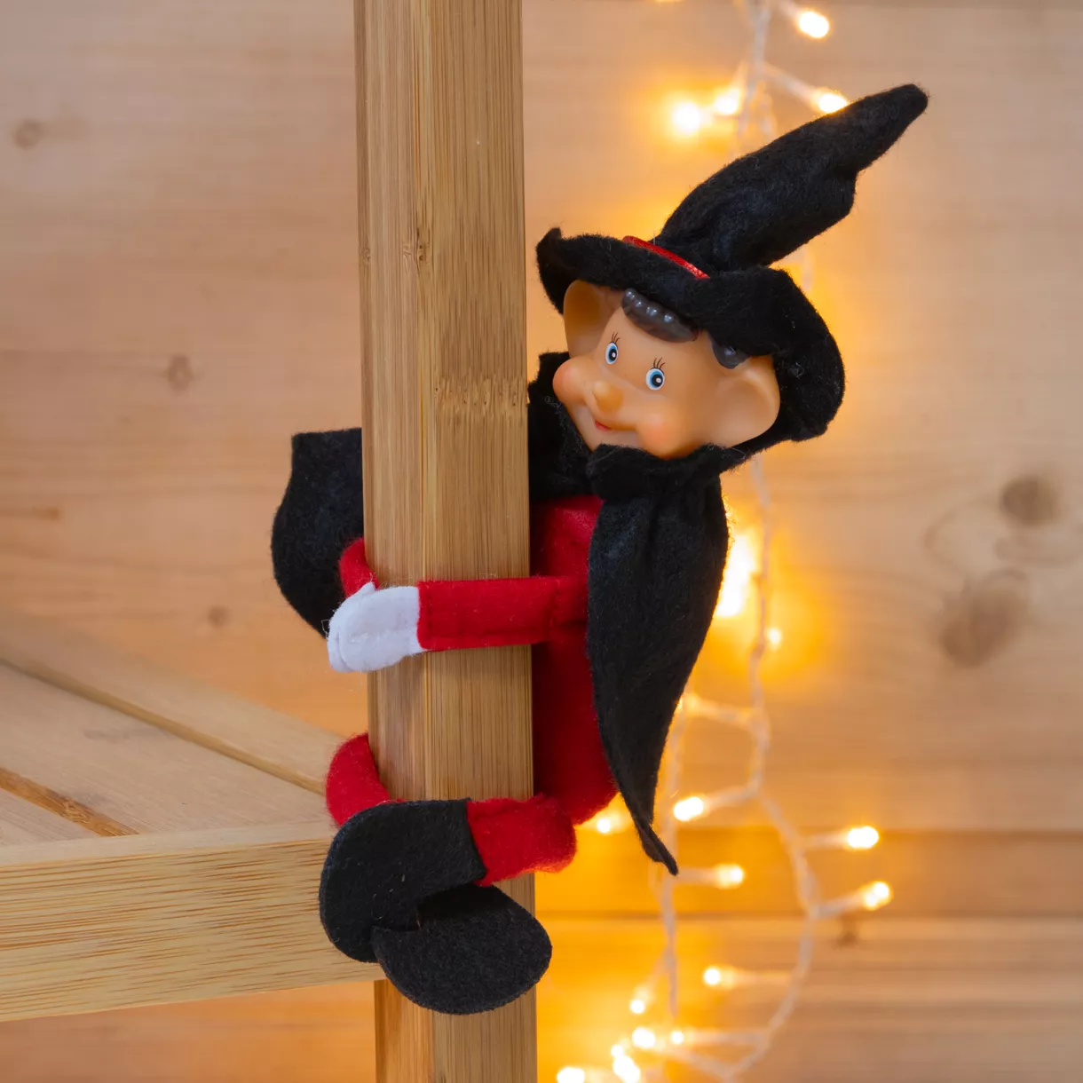 Lutin farceur magicien mains scratch H.25cm