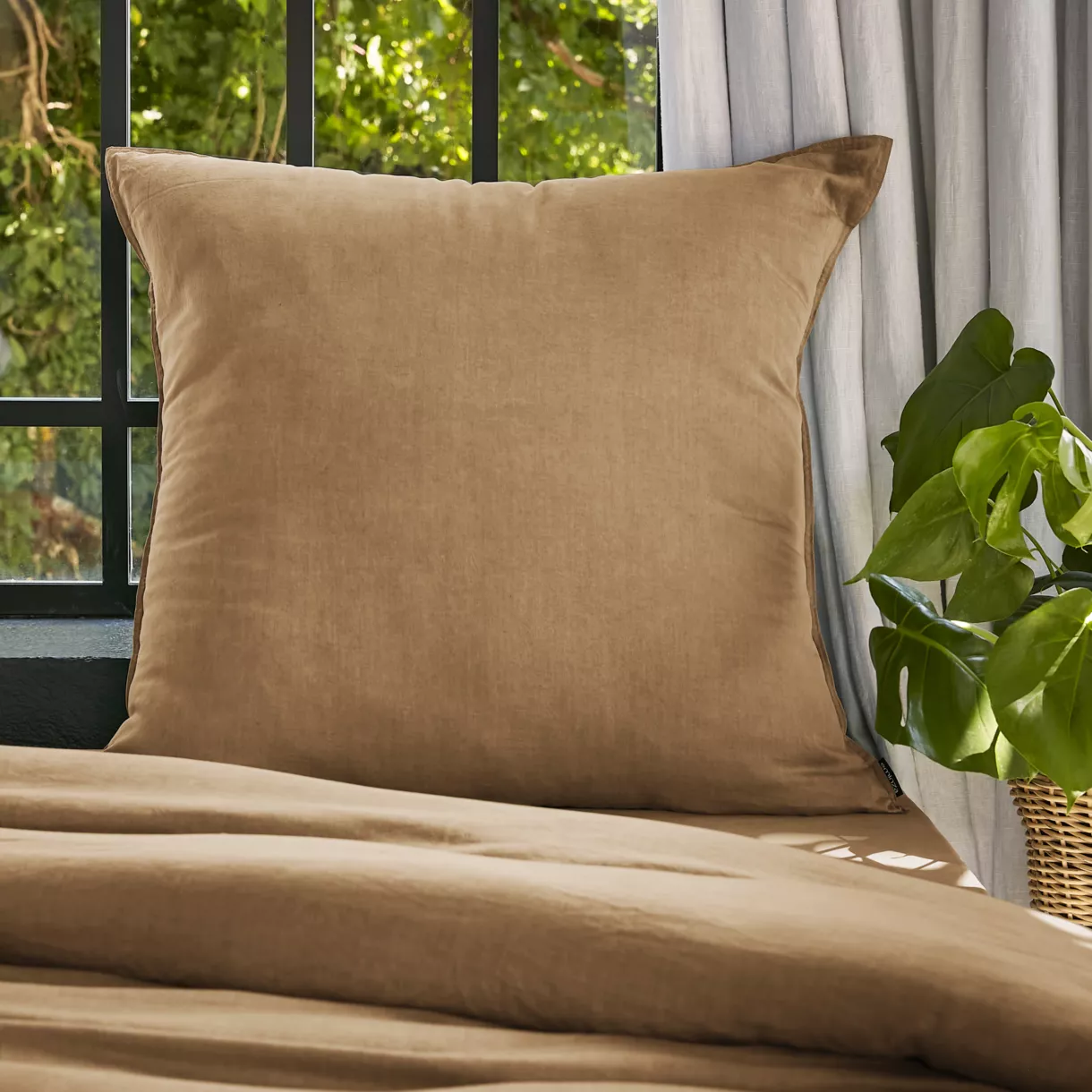 Funda de almohada cuadrada lyocell Tencel™ lavado (80 x 80 cm) Olivia Camel