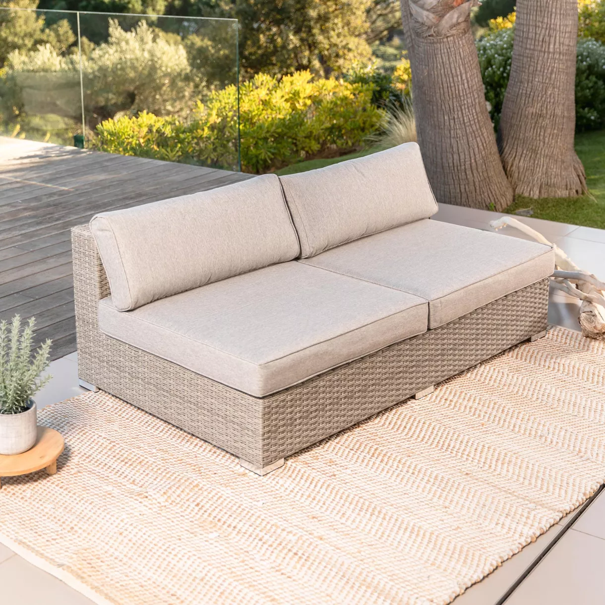 Chauffeuse de jardin en résine tressée 2 places Palma Gris et taupe