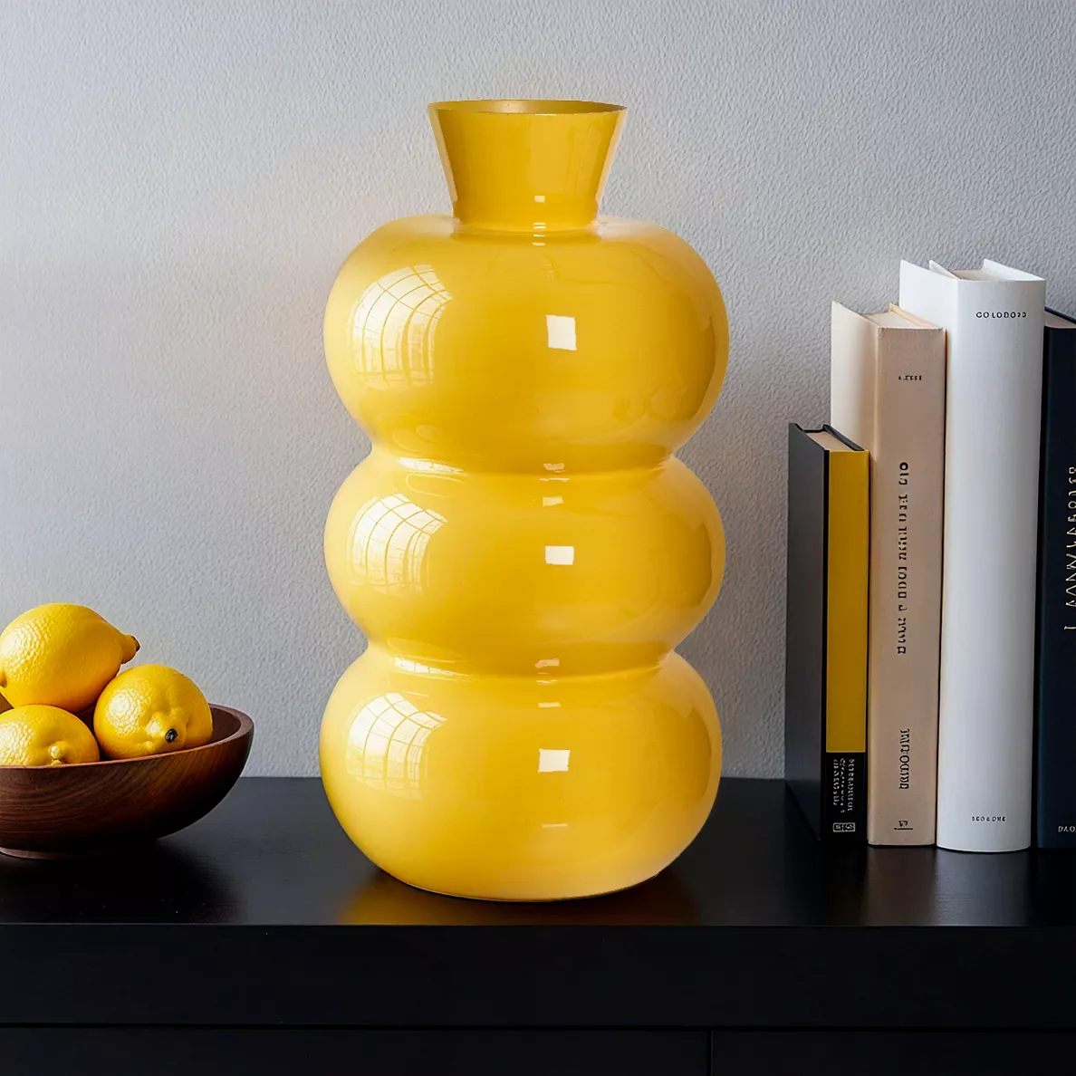 Handgemachte Vase aus emailliertem Metall (H33 cm) Serena Gelb glänzend