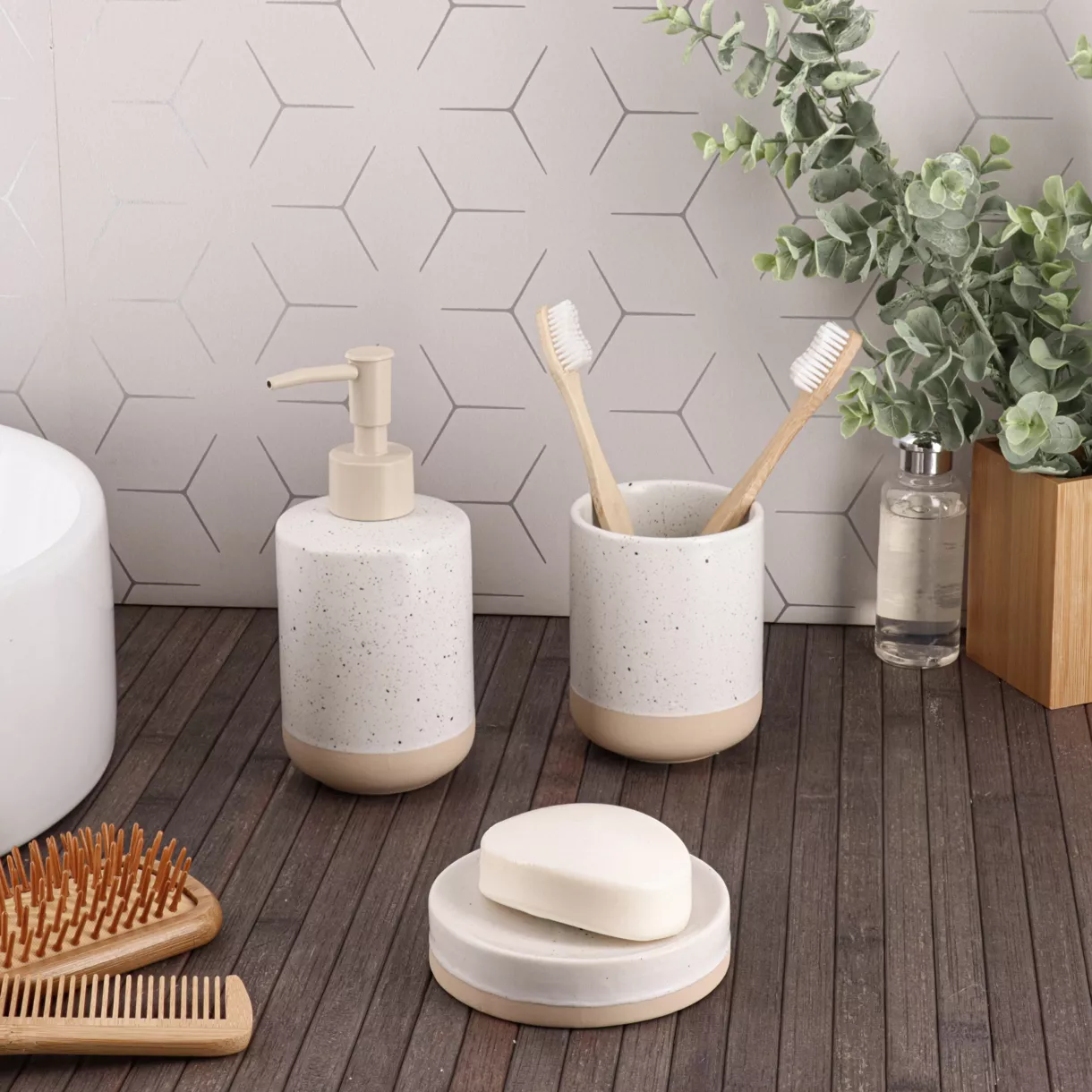 SET GOBELET DISTRIBUTEUR A SAVON ET PORTE SAVON GRES MOUCHETE ET BASE - BLANC / BEIGE