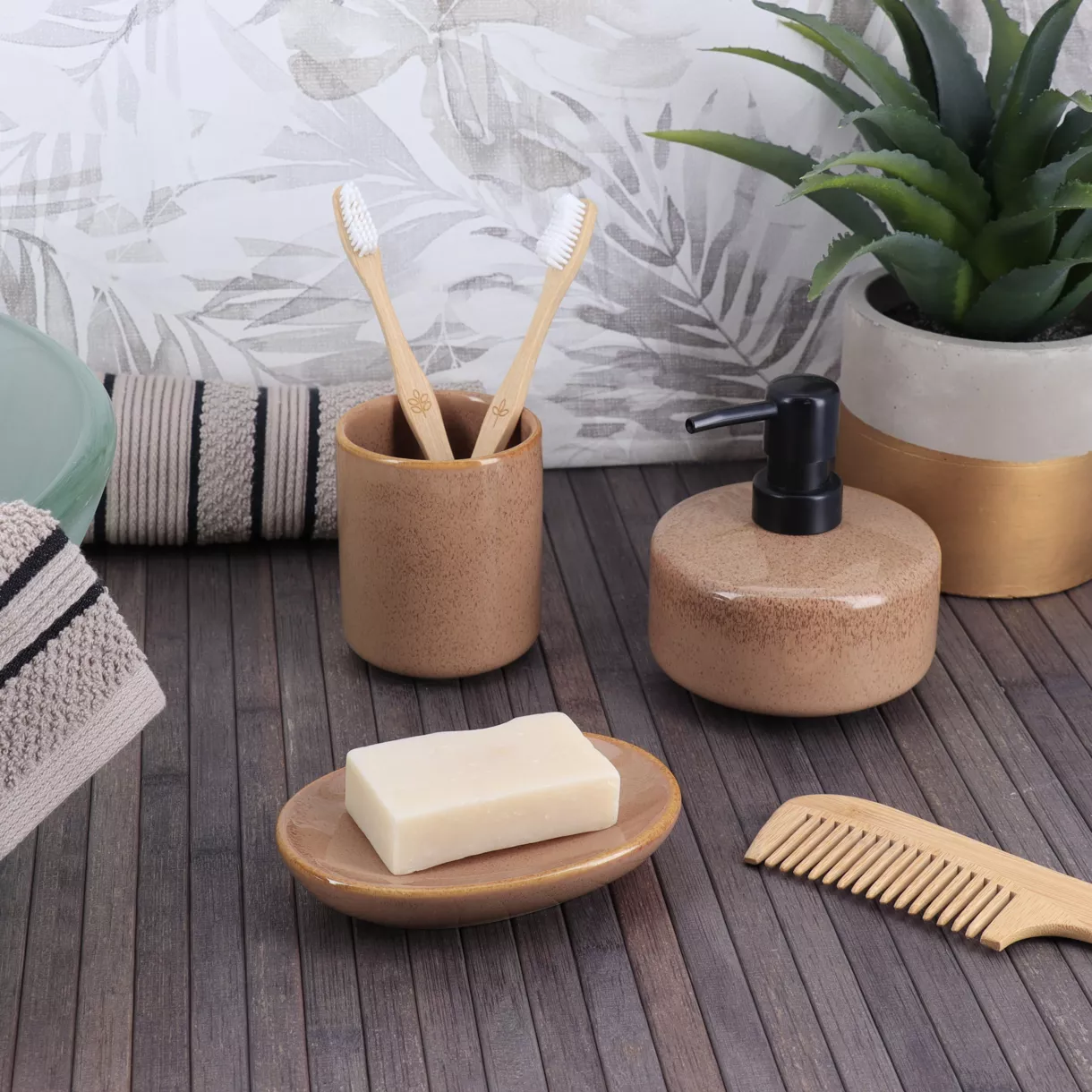 SET GOBELET DISTRIBUTEUR A SAVON ET PORTE SAVON GRES LAQUE - CARAMEL