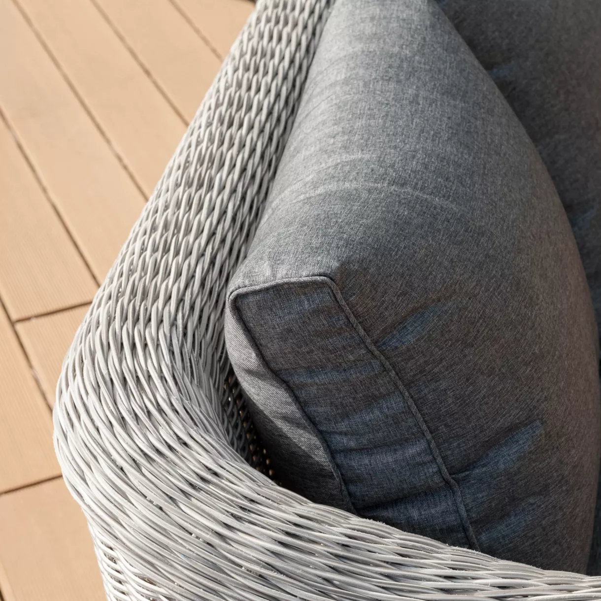 Salon de jardin en résine tressée 4 places 4 pcs Calvi Gris et gris foncé