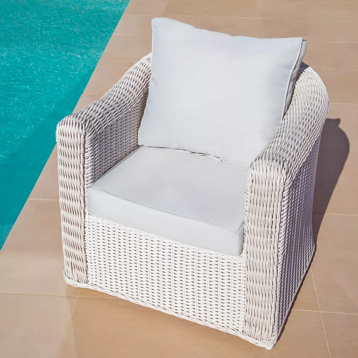 Fauteuil de jardin en résine tressée Calvi Blanc et gris clair