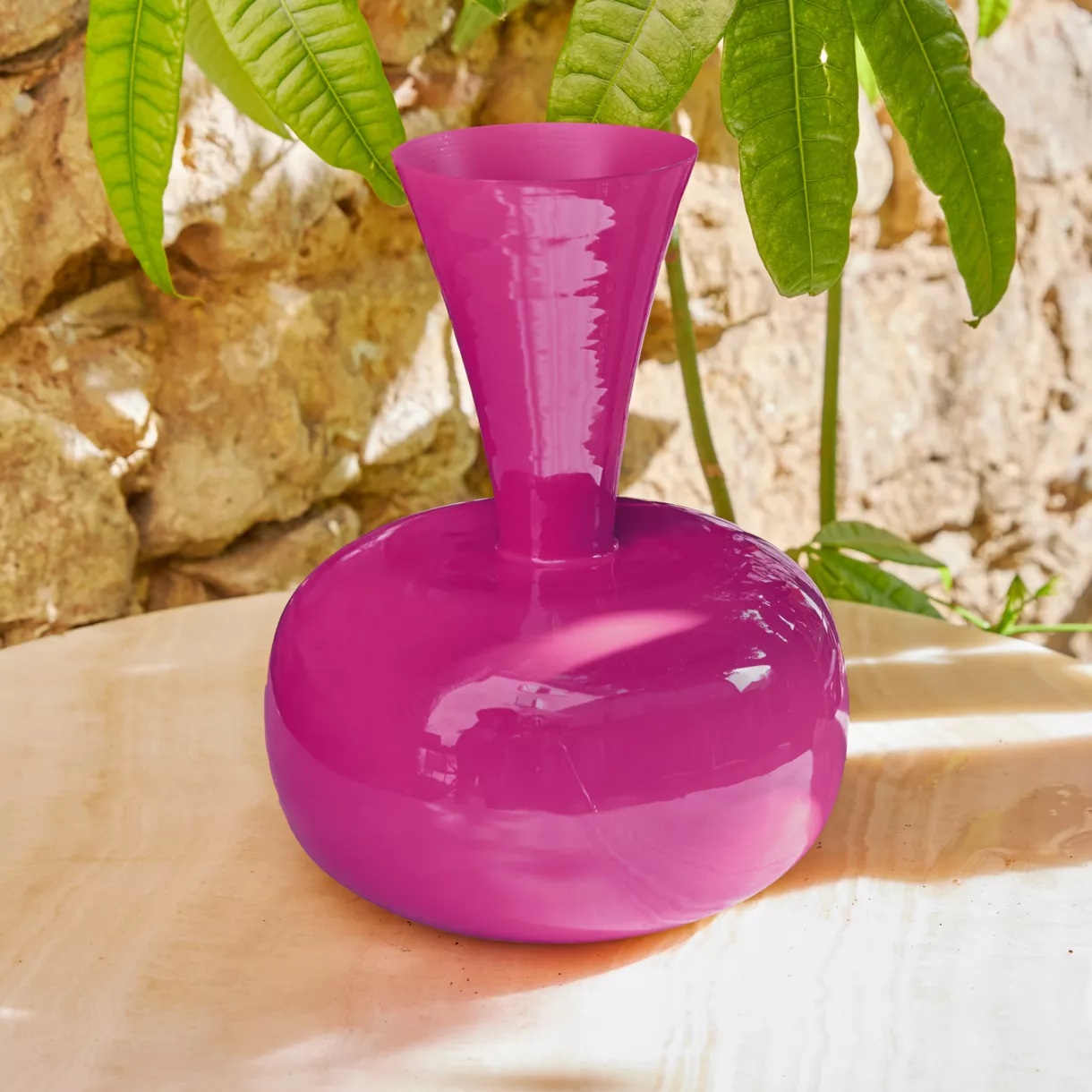 Handgemaakte geëmailleerde metalen vaas (H23 cm) Cléa Rose glanzend fuchsia