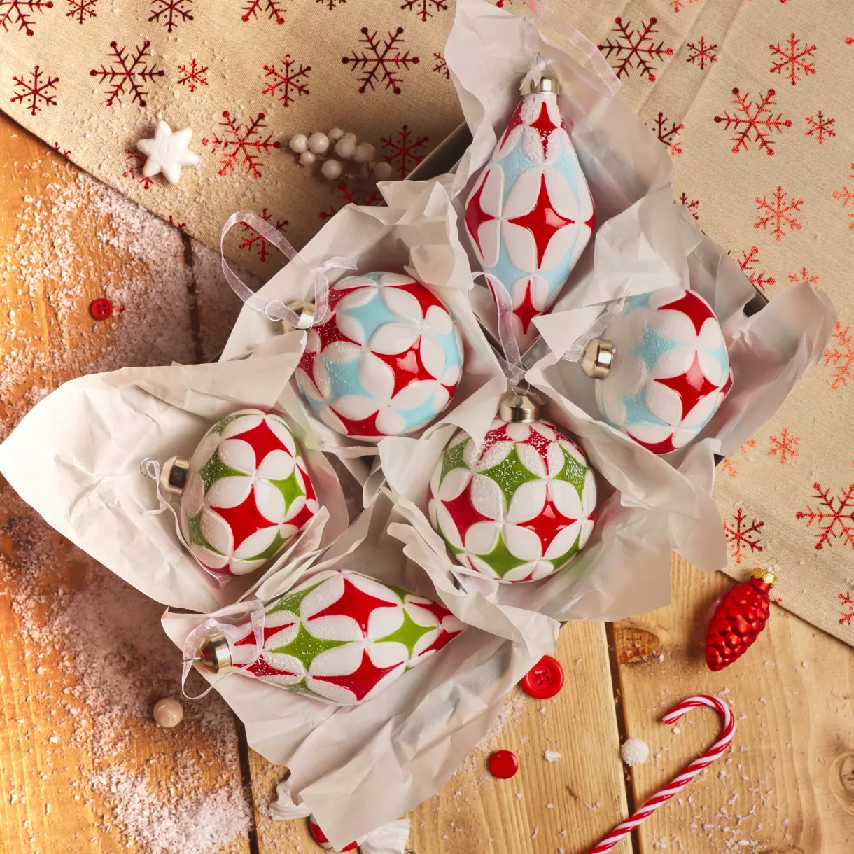 LOT DE 12 (EN VERRE)  Boule verre Winter time dia8cm multi 