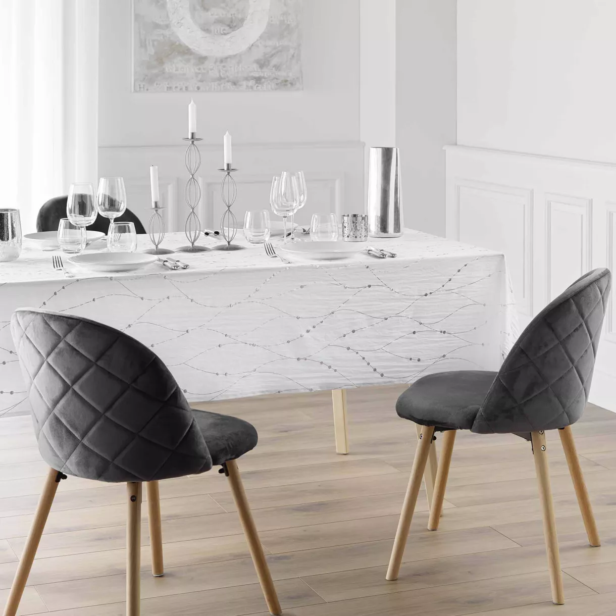 NAPPE RECTANGLE 140 x 240 CM MICROFIBRE IMPRIMEE METAL. FIRMAMENT BLANC/ARGENT