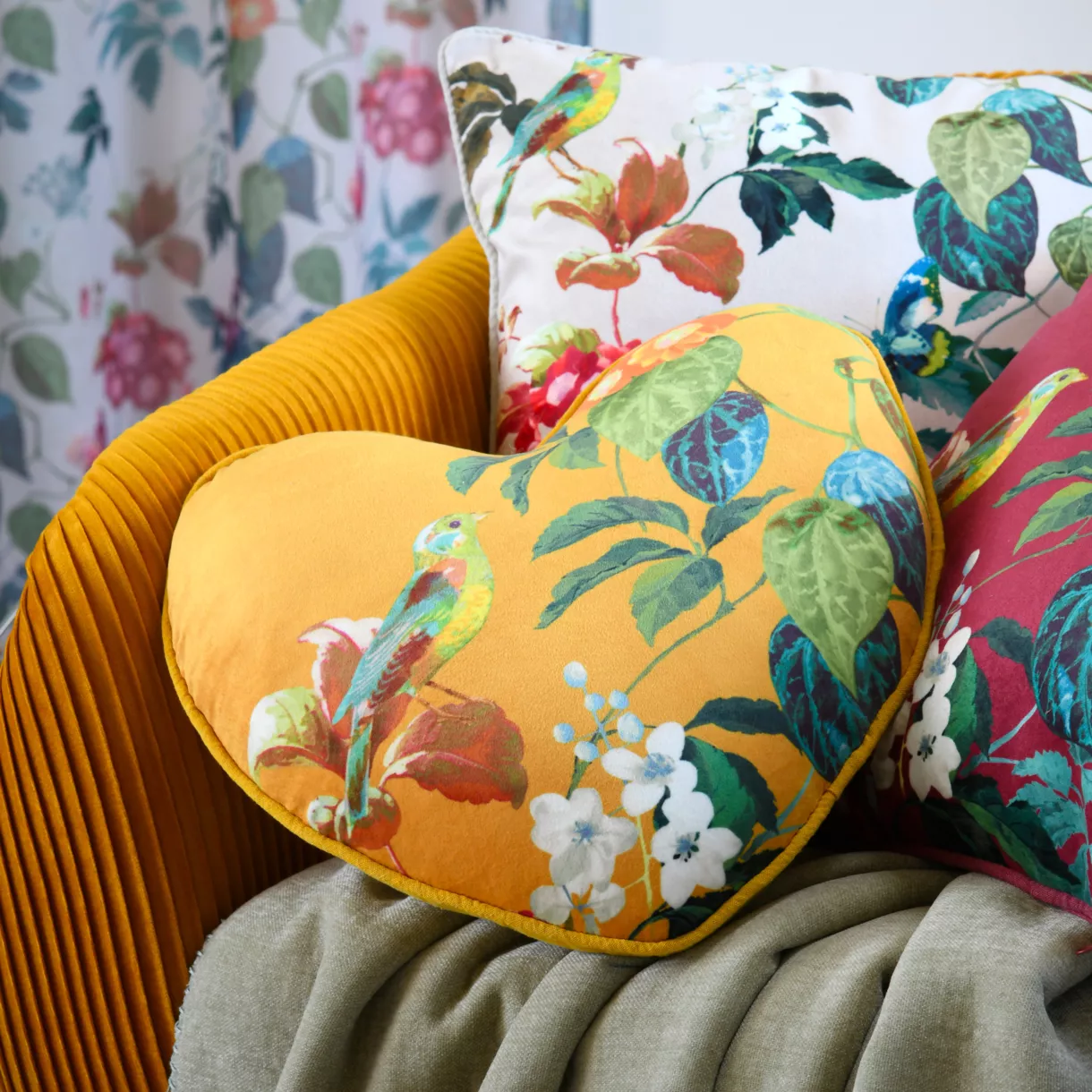 COUSSIN EMMY MOUTARDE 40X40