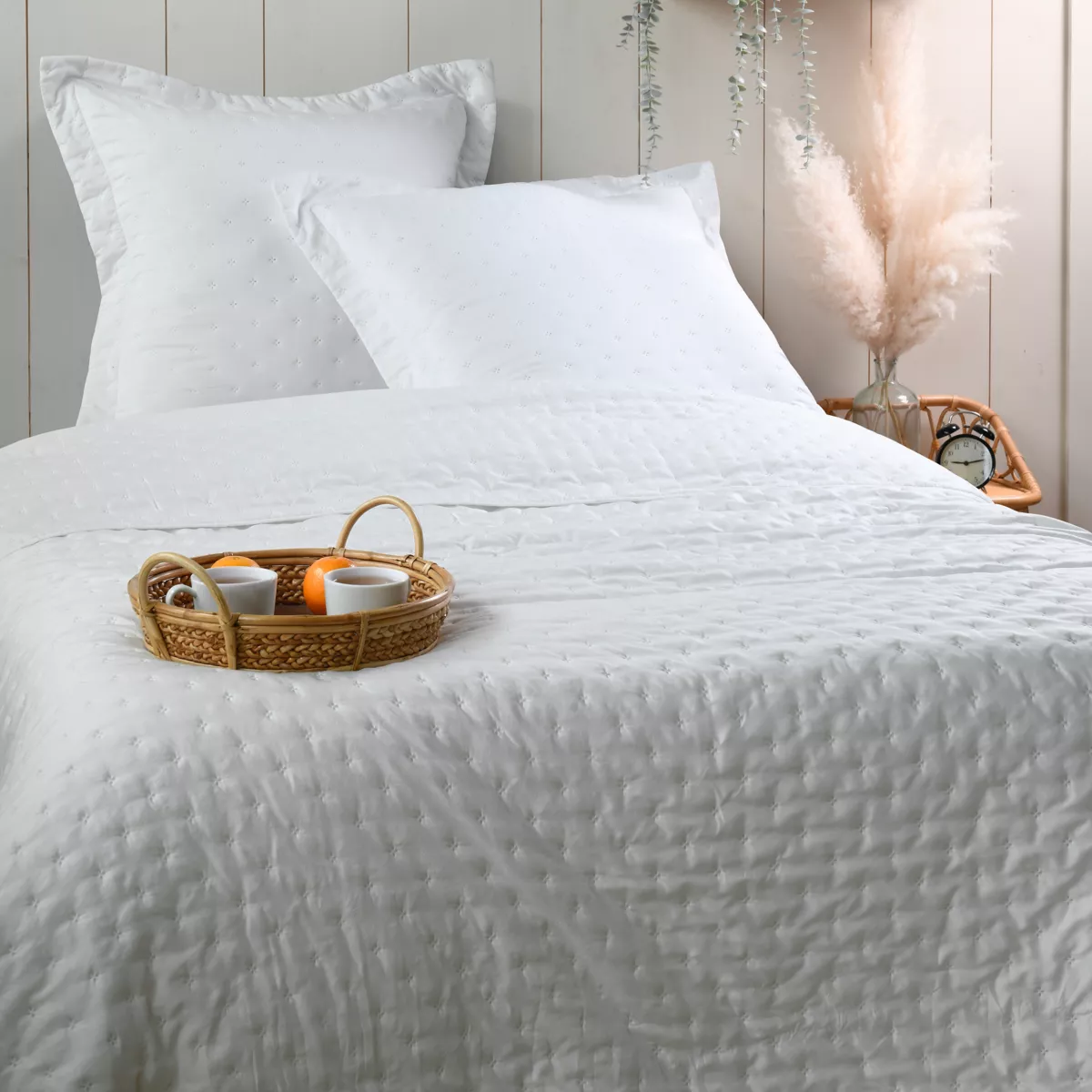 Colcha acolchada y dos fundas de almohada (240 x 220 cm) Cléo Marfil