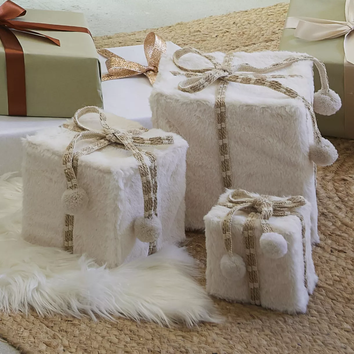 Set a 3 Boite cadeau fourrure artificielle L21-W21-H21cm blanc laine 