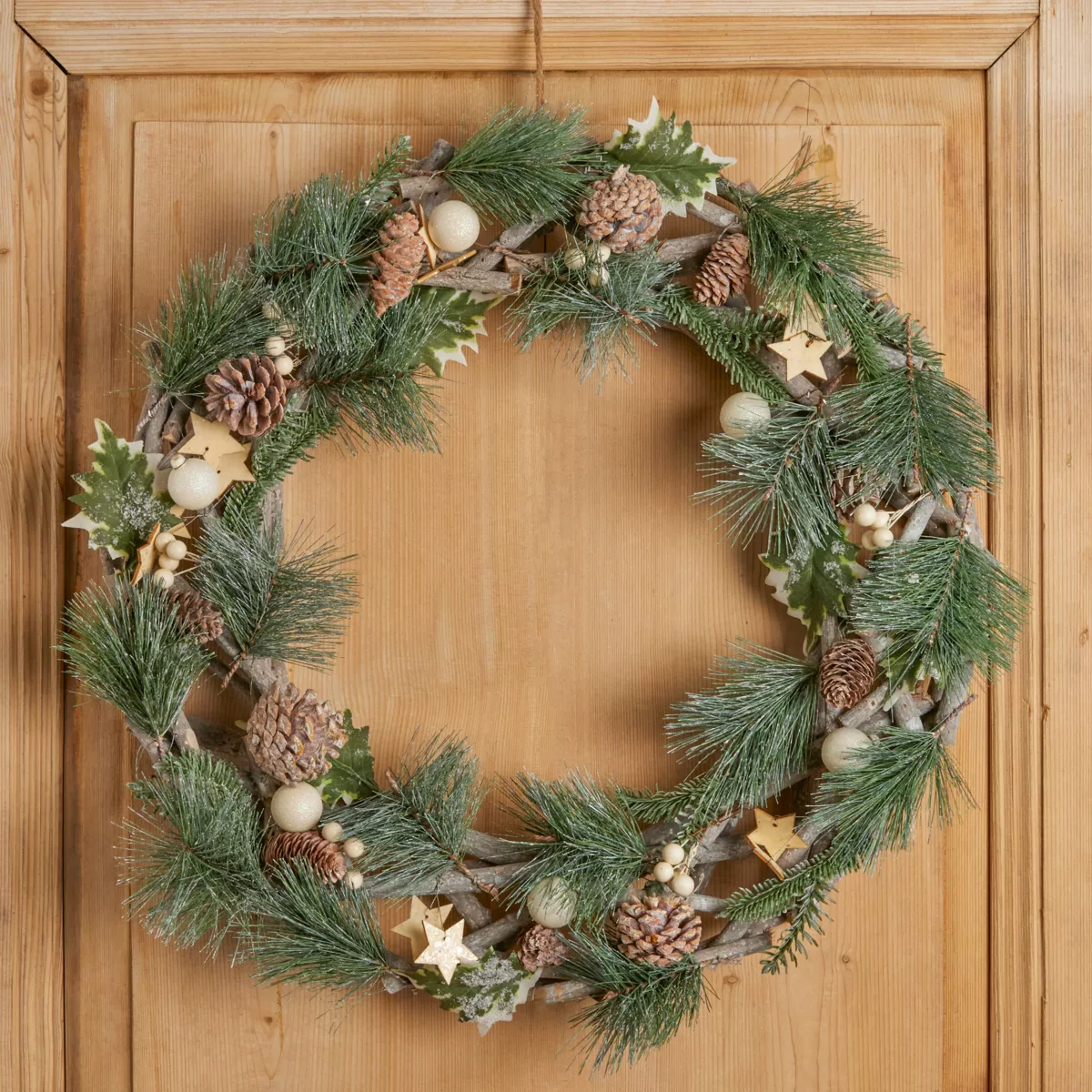 Couronne de Noël étoiles et pommes de pin 1