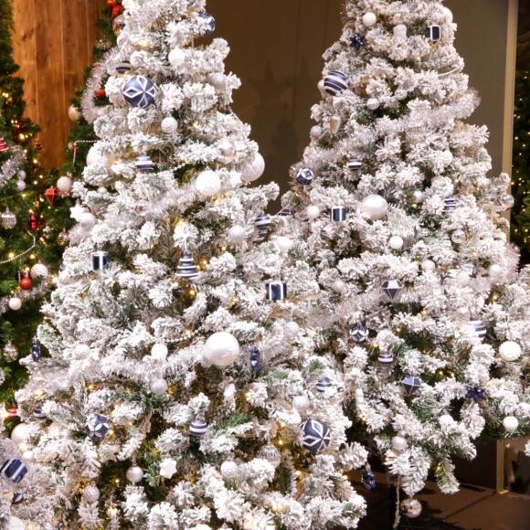 Künstlicher Weihnachtsbaum mit Beleuchtung und Baumschmuck König H210 cm Grün verschneit 2