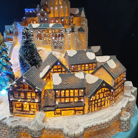 Pueblo de Navidad luminoso y musical en las baterías del Mont Saint Michel