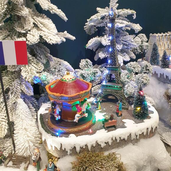 Verlicht en muzikaal kerstdorp Parijs 3