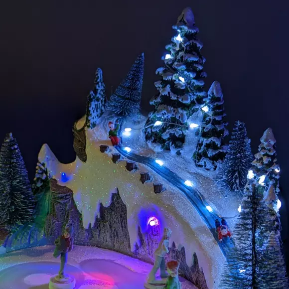 Scène de vie illuminée à piles Jeux de glissade 2