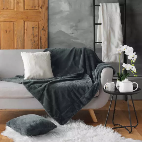 Plaid fausse fourrure (220 cm) Caresse Gris anthracite 2
