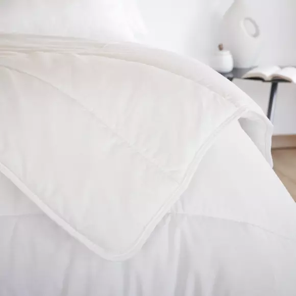 Couette tempérée anti acarien (260 cm) Celeste Blanche